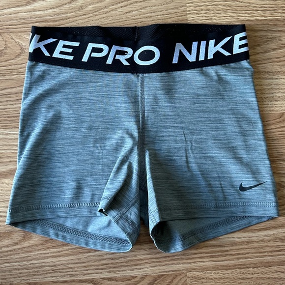 Nike Pro Gray Training Shorts - Picture 1 of 3